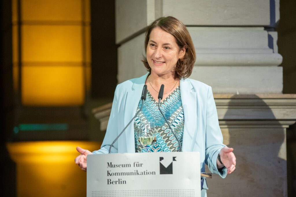 Leonie Gebers bei der 50 Jahre BAG WfbM Feier