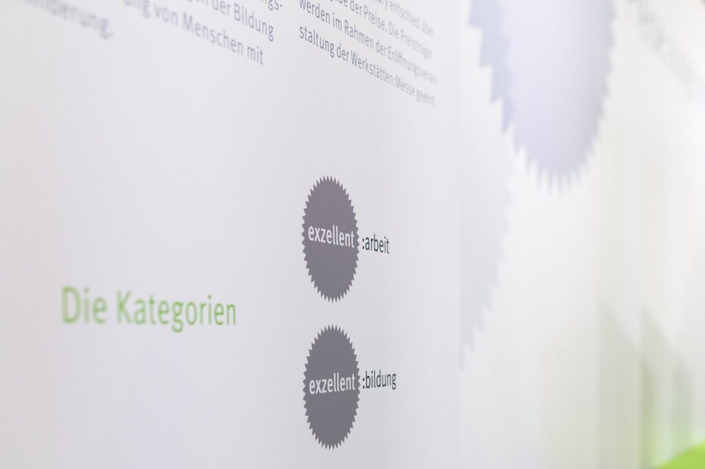 Webbild der Logos von exzellent Preise und exzellent Arbeit