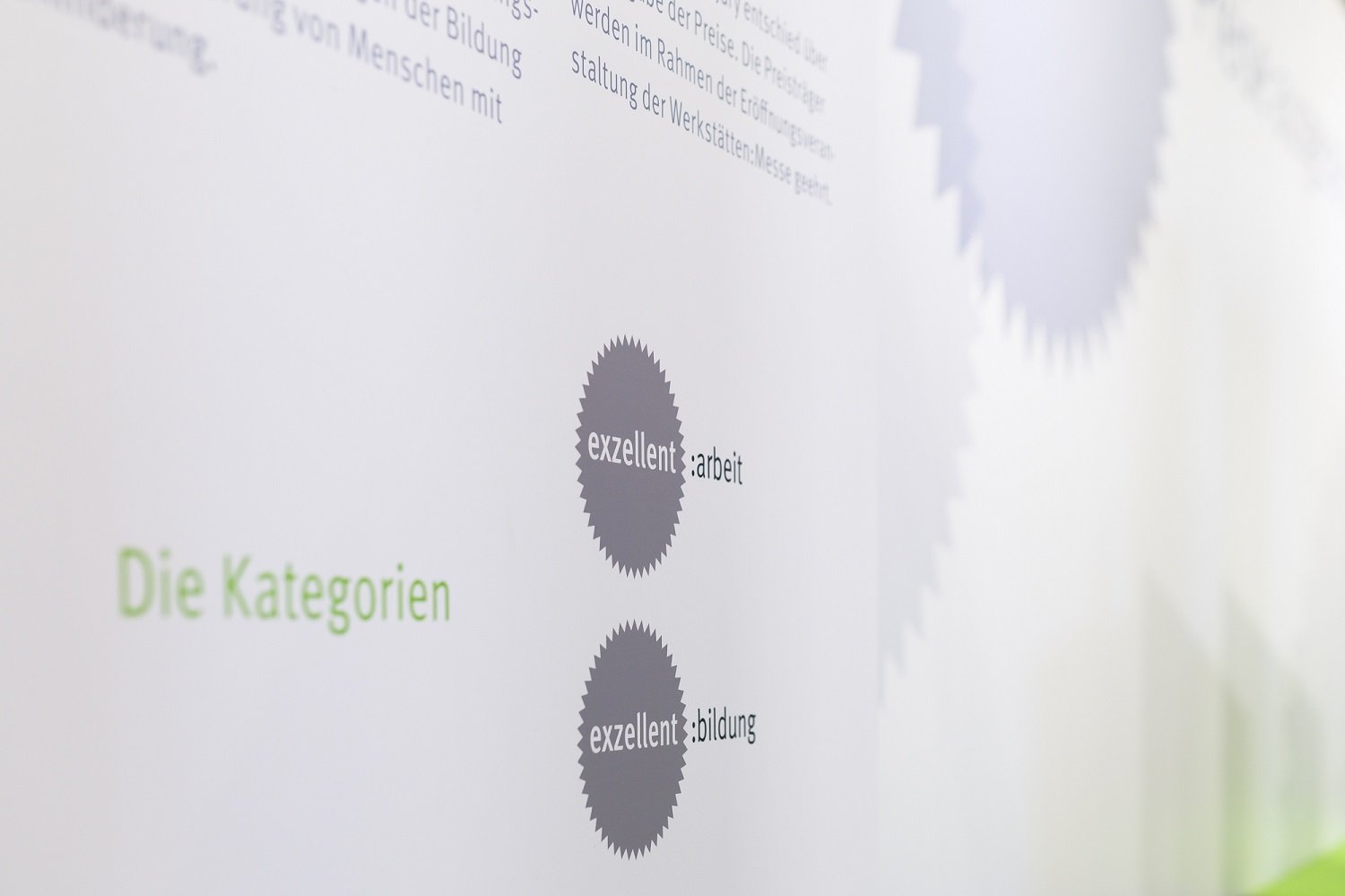 Webbild der Logos von exzellent Preise und exzellent Arbeit