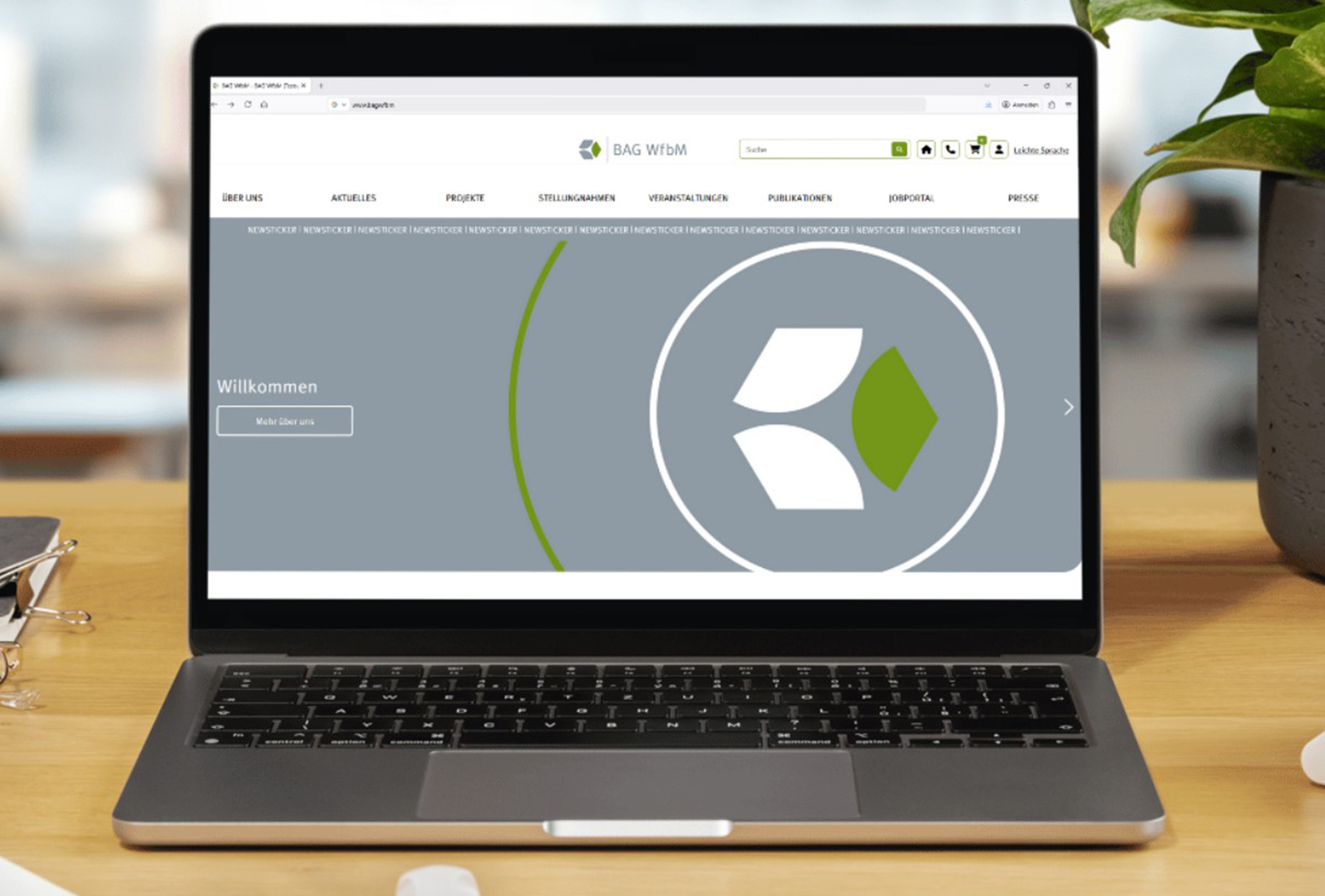 Neue Website auf einem Laptop geöffnet