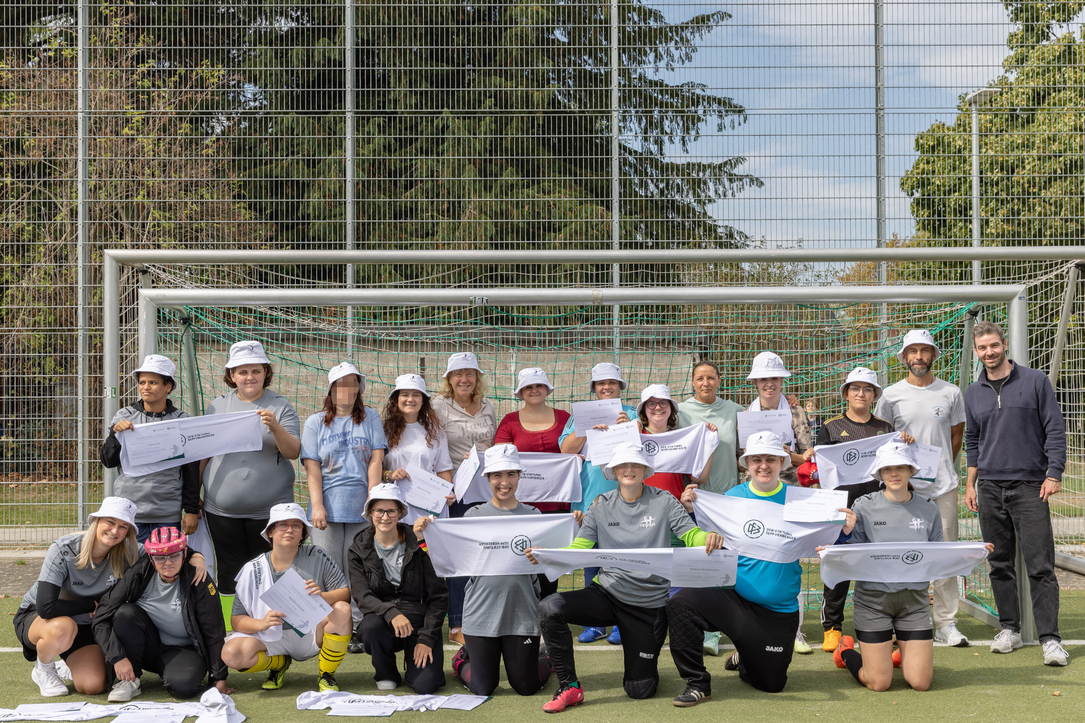 Werkstatt-Frauenteams gemeinsam mit Inka Grings
